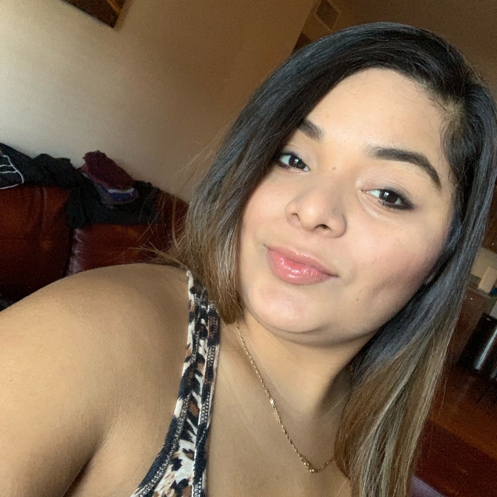 Meet your Posher, Larissa